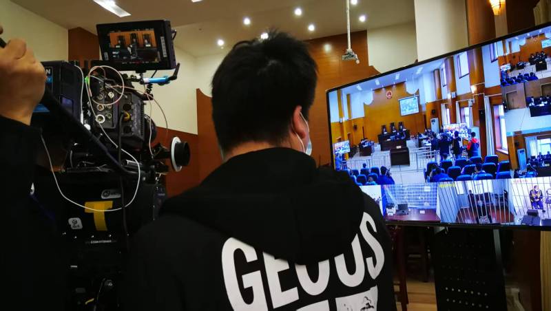 AI生成VS人工创意——丰城市广告片拍摄公司的技术浪漫主义实践